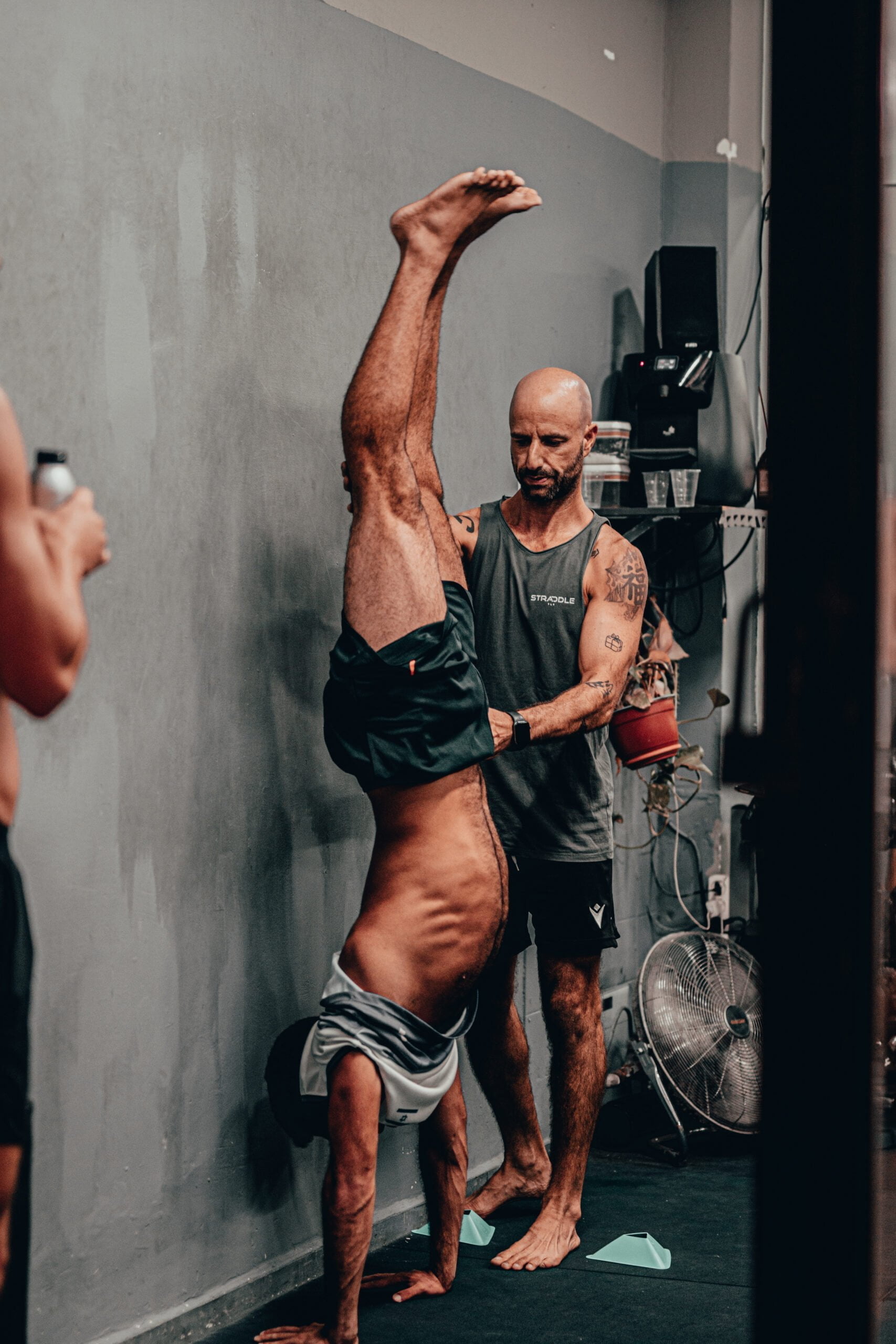 אימון אישי עמידת ידיים