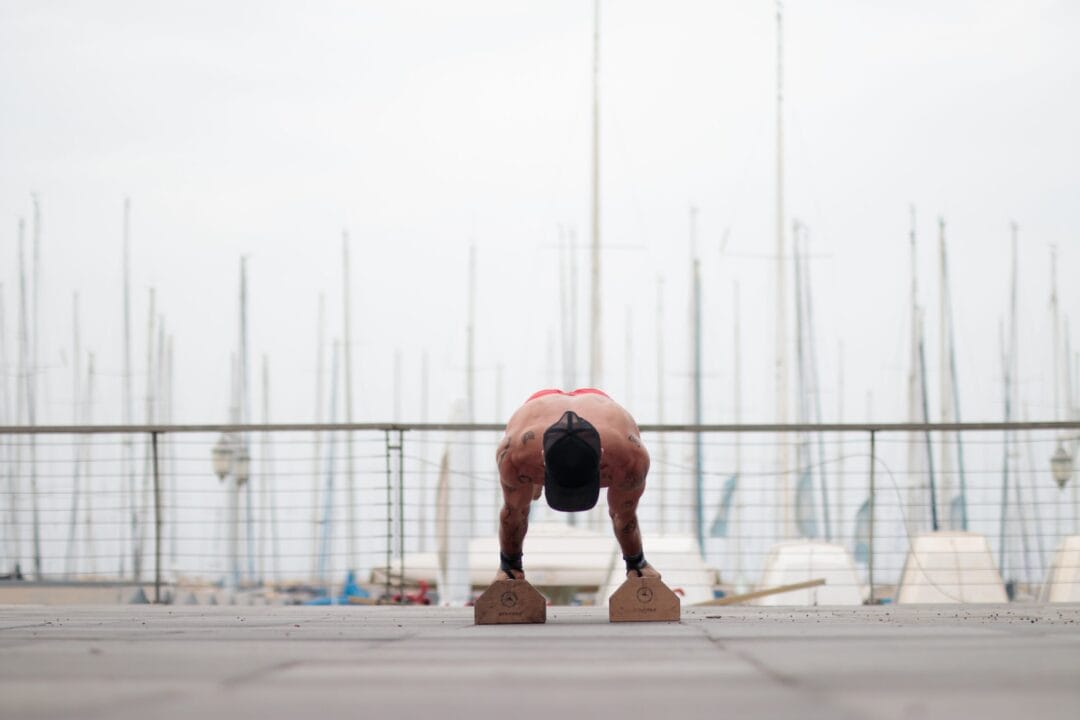 מאמן עושה פלאנצ' דוד ורסנו