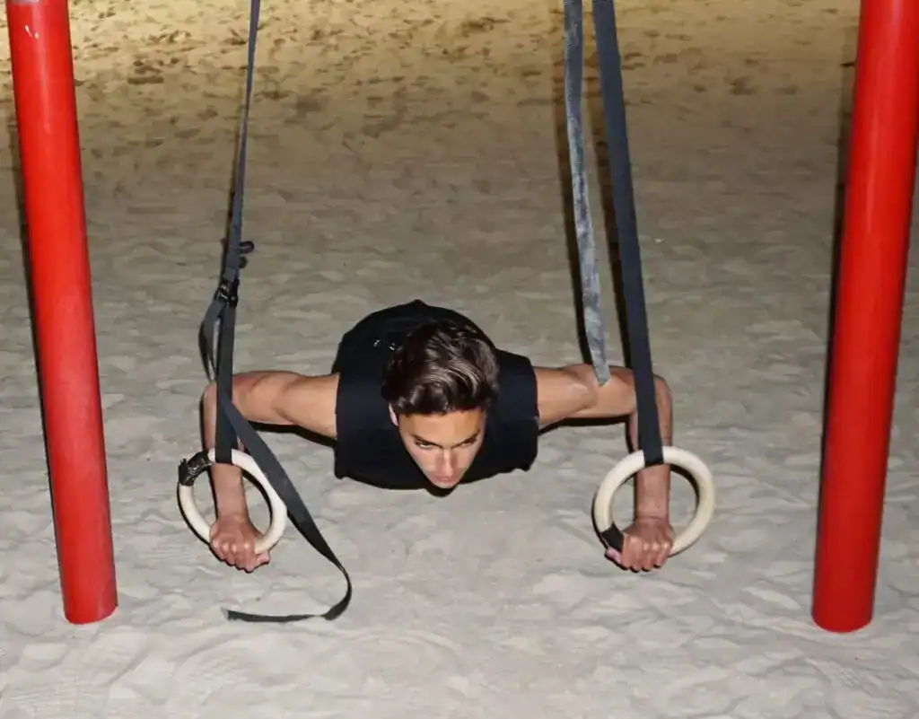 שכיבות סמיכה טבעות