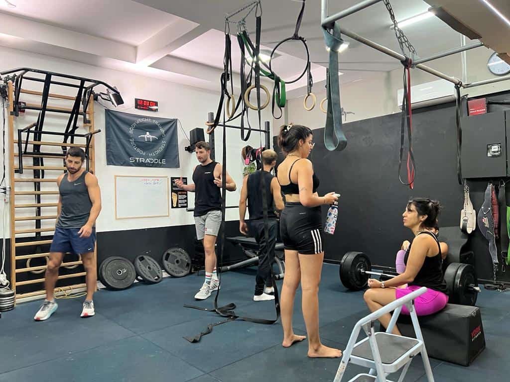 אימון כוח קבוצתי בסטודיו Straddle תל אביב